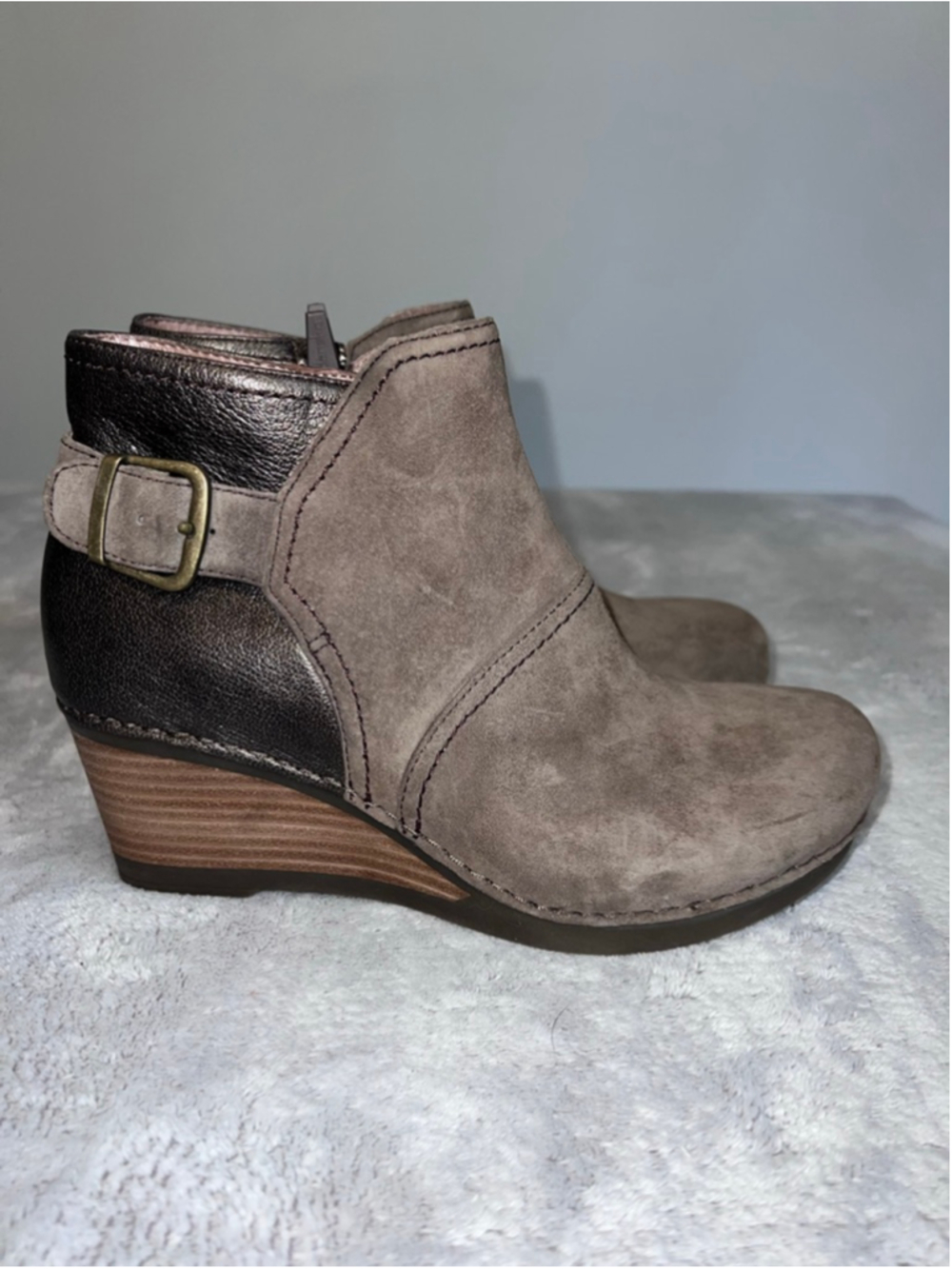 Women's Dansko Gray Bronze Suede Wedge Ankle Boots Size 7